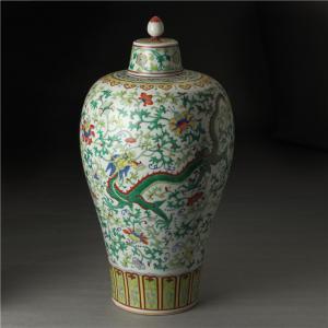 “大(dà)清雍正年(nián)制(zhì)”款五彩龍鳳蓋梅瓶