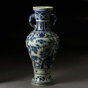 明(míng)永樂(yuè)款青花(huā)松竹梅象耳瓶