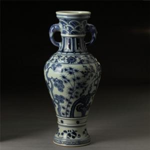 “永樂(yuè)年(nián)制(zhì)”款青花(huā)松竹梅象耳瓶